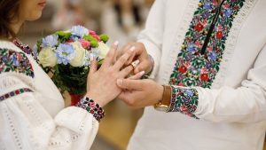Привітання з днем весілля: ідеї, поради та готові приклади для молодят